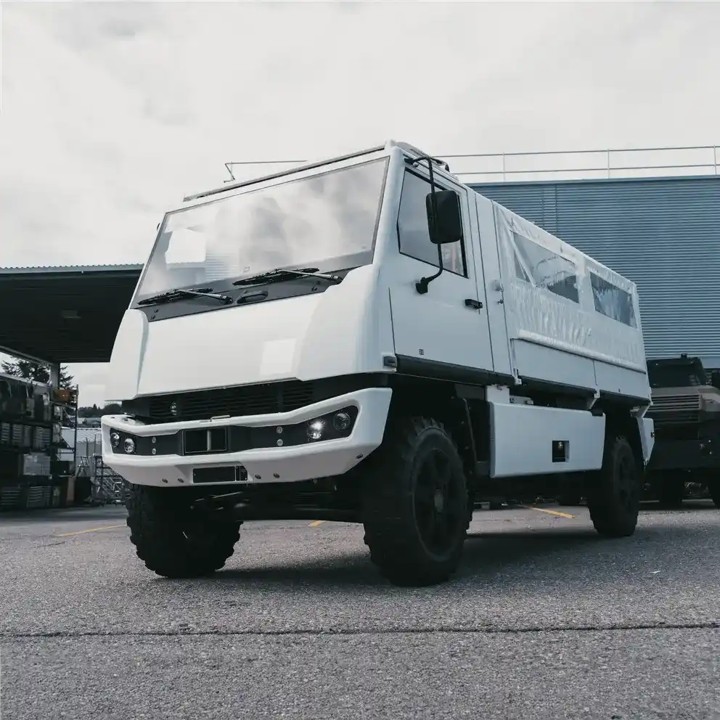 DURO Swiss 4x4 All-Terrain Tactical Vehicle (D)